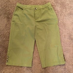 Women capri style bottoms “Petite”